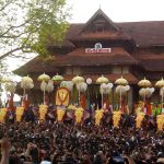 മനോജ് മദ്യപിക്കാറില്ല, പ്രധാനറോഡിലെ പ്ലാസ്റ്റിക് വള്ളിയാണ് അപകടത്തിന് കാരണം: പൊലീസിനെതിരെ കുടുംബം