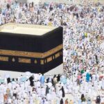 വിദേശികള്ക്ക് കൗതുകമായി കോവളത്ത് വലയില് കുടുങ്ങിയ മൂര്ഖന്