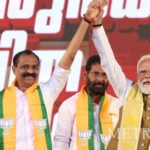 ജയിലിനകത്ത് ആരപ്പാ… സഖാക്കളാണേ അയ്യപ്പാ; സ്വര്‍ണക്കൊള്ള കേസില്‍ നിയമസഭയ്ക്ക് പുറത്ത് കോണ്‍ഗ്രസ് പ്രതിഷേധം